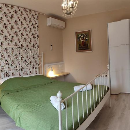 Rooms Ena Ровин Екстериор снимка