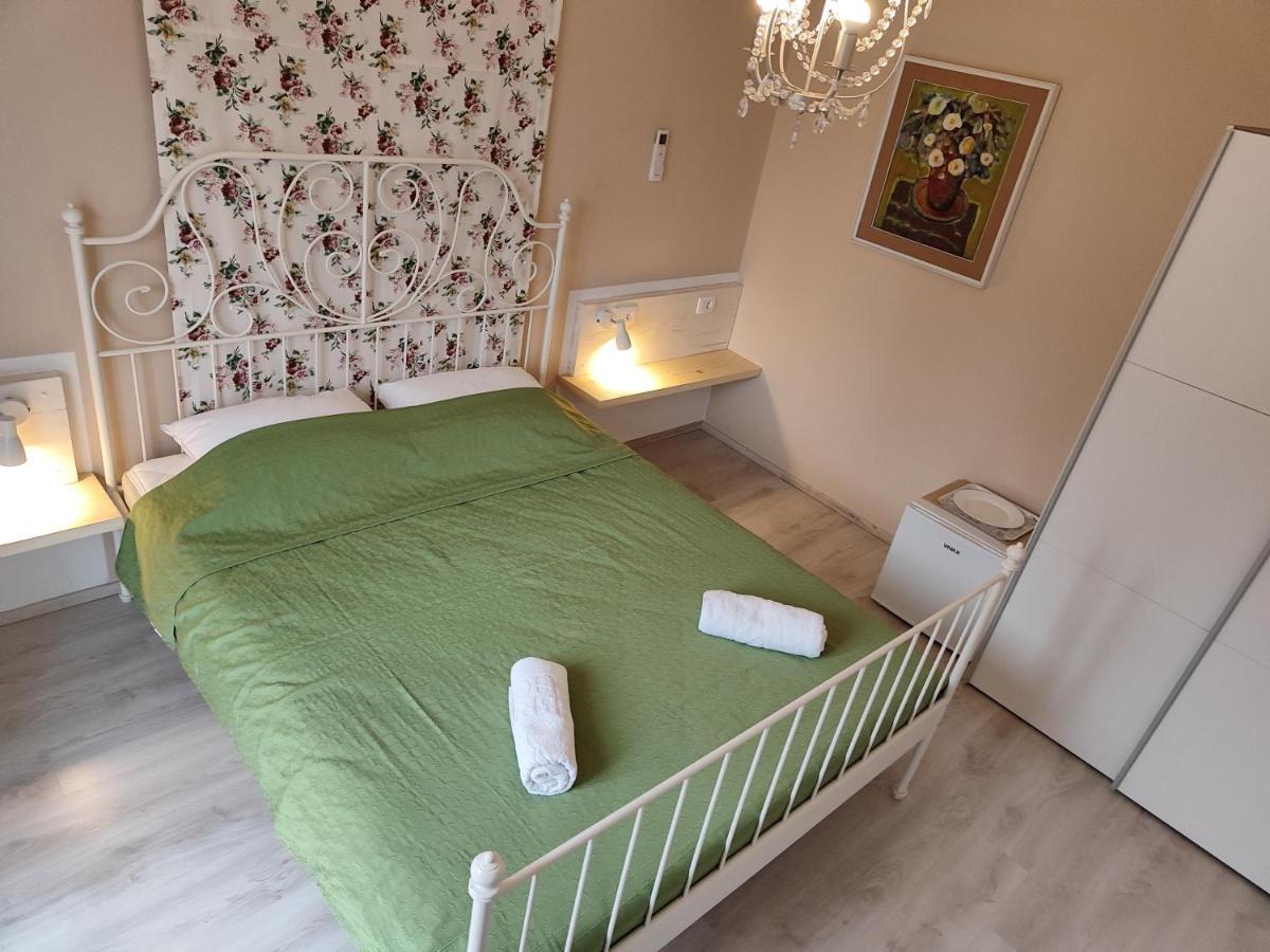 Rooms Ena Ровин Екстериор снимка