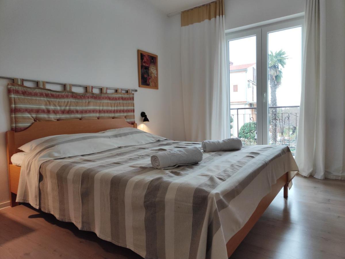 Rooms Ena Ровин Екстериор снимка