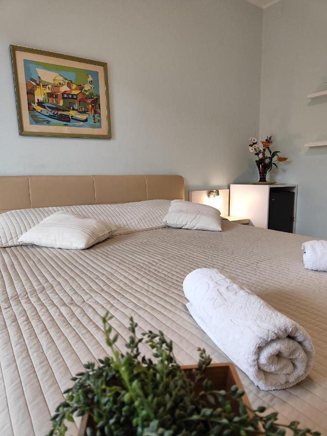Rooms Ena Ровин Екстериор снимка