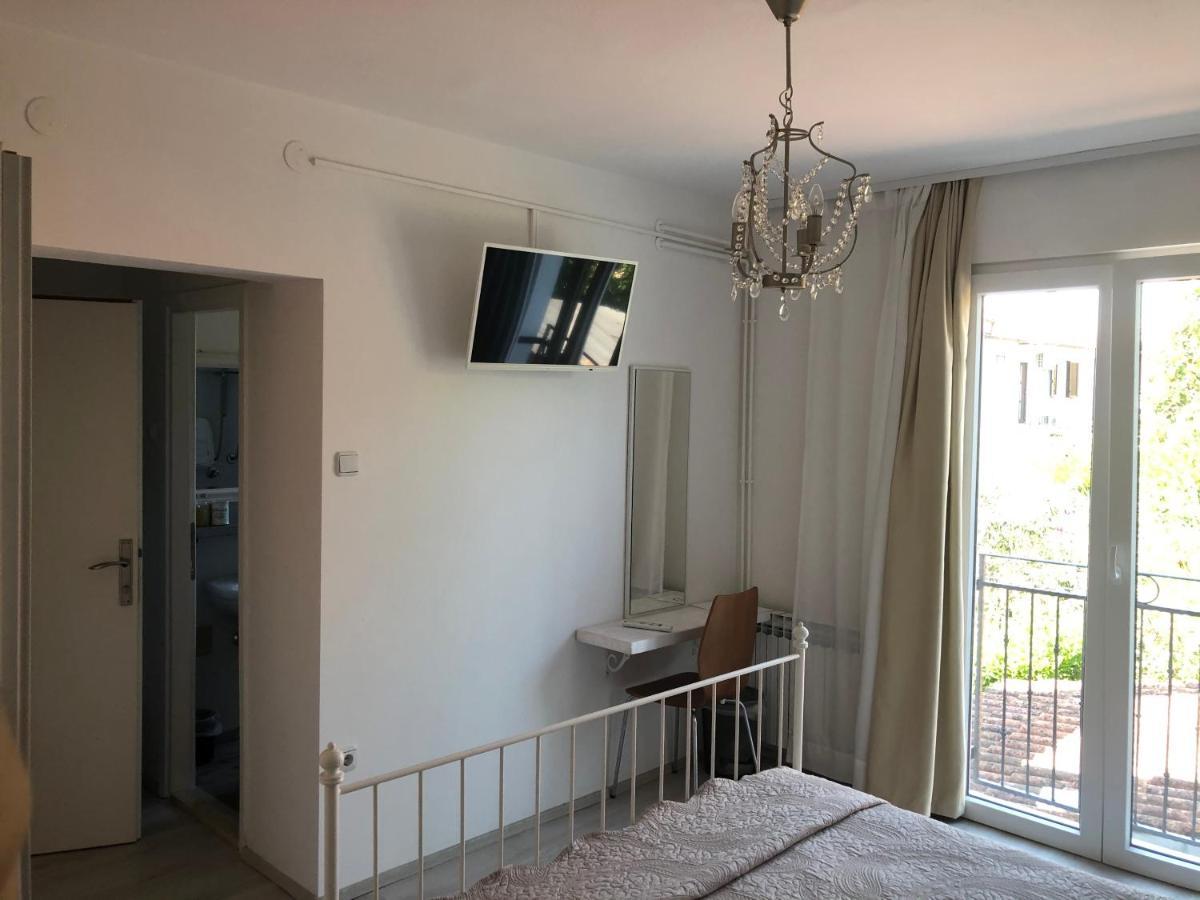 Rooms Ena Ровин Екстериор снимка