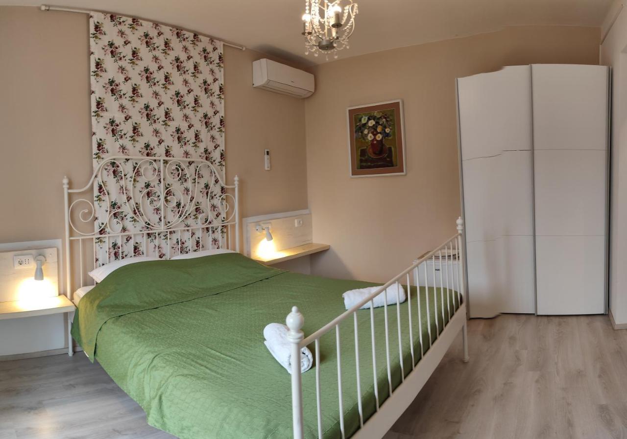 Rooms Ena Ровин Екстериор снимка