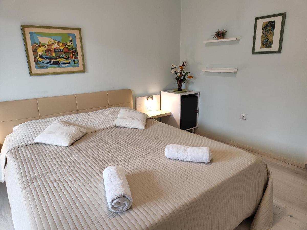 Rooms Ena Ровин Екстериор снимка