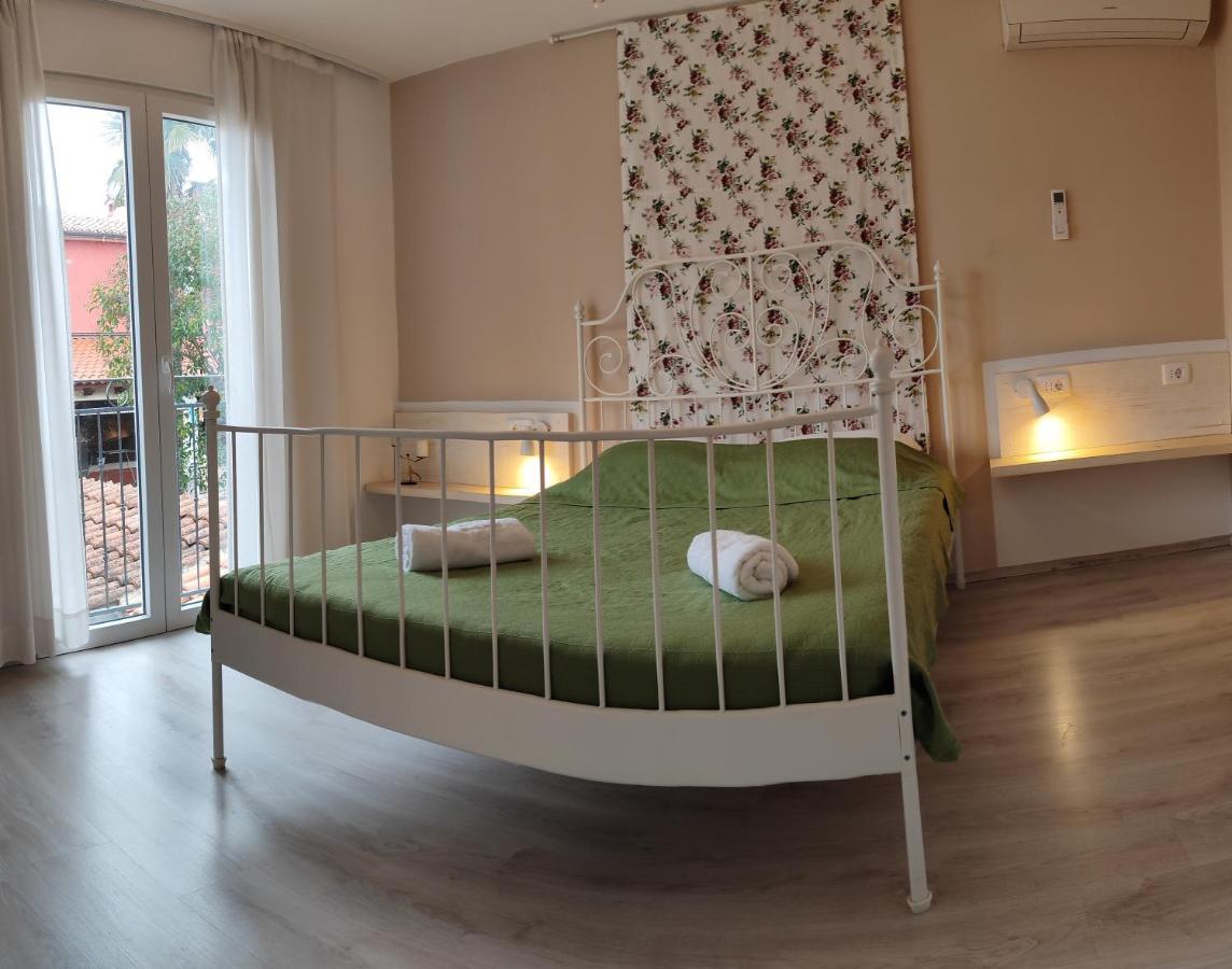 Rooms Ena Ровин Екстериор снимка